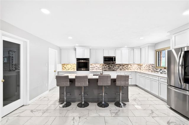 1443 Stoltz Rd, Bethel Park, PA 15102