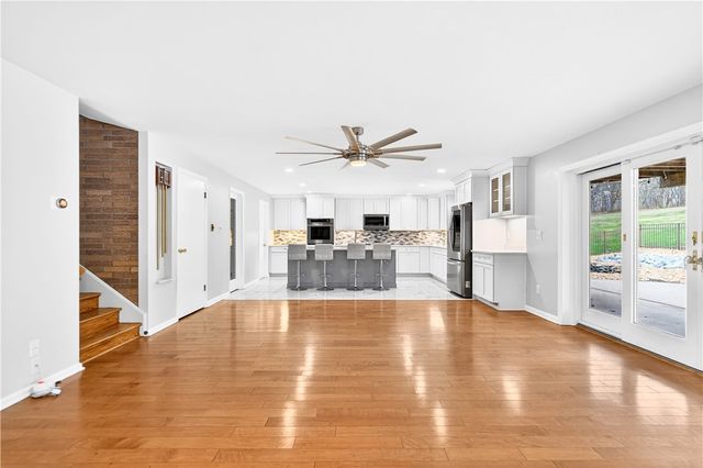 1443 Stoltz Rd, Bethel Park, PA 15102