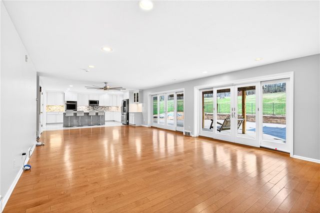 1443 Stoltz Rd, Bethel Park, PA 15102