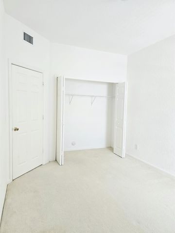 10589 NW 56th Pl, Coral Springs, FL 33076