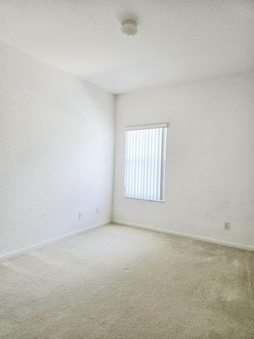 10589 NW 56th Pl, Coral Springs, FL 33076