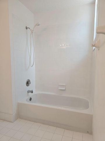 10589 NW 56th Pl, Coral Springs, FL 33076