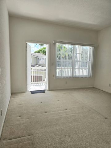 10589 NW 56th Pl, Coral Springs, FL 33076