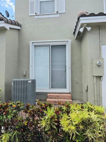 10589 NW 56th Pl, Coral Springs, FL 33076