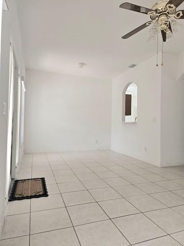 10589 NW 56th Pl, Coral Springs, FL 33076