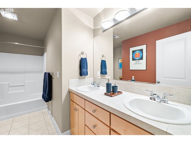 2288 SAINT MORITZ Loop, West Linn, OR 97068