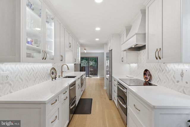11615 HUNTERS GREEN CT, Reston, VA 20191