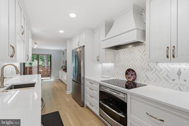 11615 HUNTERS GREEN CT, Reston, VA 20191