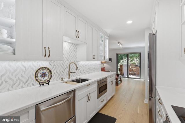 11615 HUNTERS GREEN CT, Reston, VA 20191