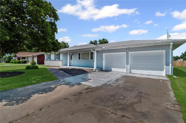 207 Kristine Avenue, Clinton, MO 64735