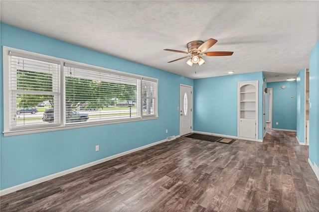 207 Kristine Avenue, Clinton, MO 64735