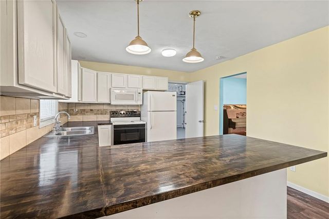 207 Kristine Avenue, Clinton, MO 64735