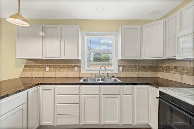 207 Kristine Avenue, Clinton, MO 64735