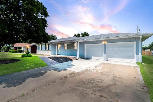 207 Kristine Avenue, Clinton, MO 64735