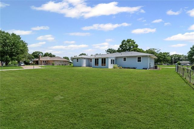 207 Kristine Avenue, Clinton, MO 64735