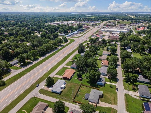 207 Kristine Avenue, Clinton, MO 64735