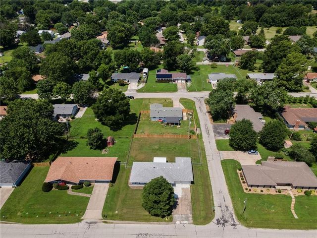 207 Kristine Avenue, Clinton, MO 64735