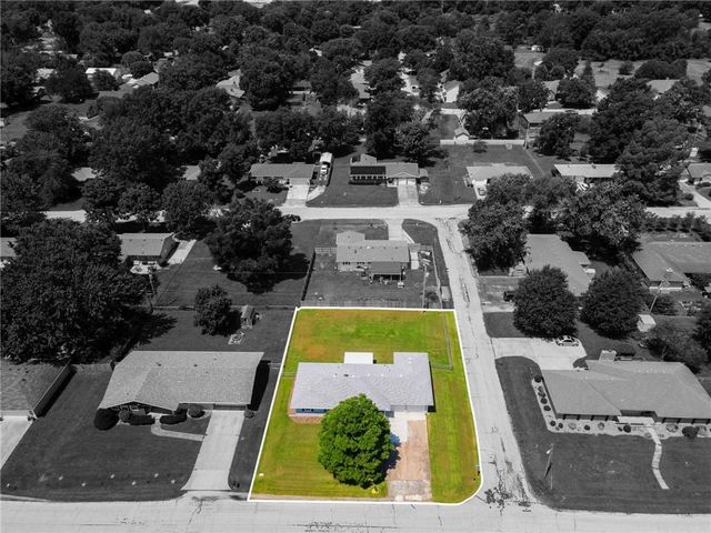 207 Kristine Avenue, Clinton, MO 64735