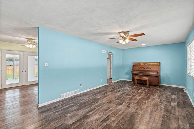 207 Kristine Avenue, Clinton, MO 64735