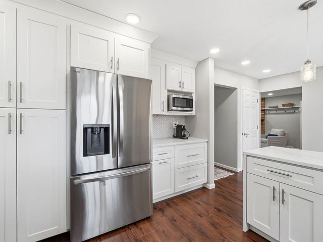 916 Stratford Lane, Downers Grove, IL 60516