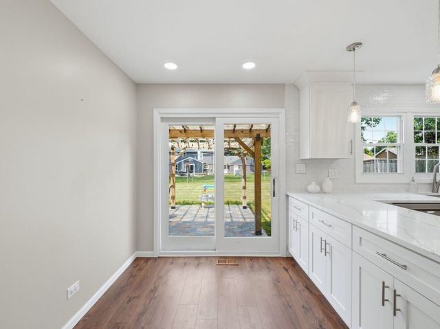 916 Stratford Lane, Downers Grove, IL 60516
