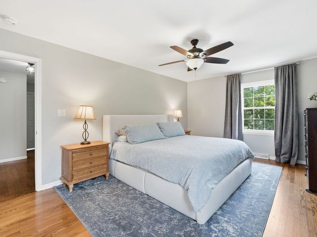 916 Stratford Lane, Downers Grove, IL 60516