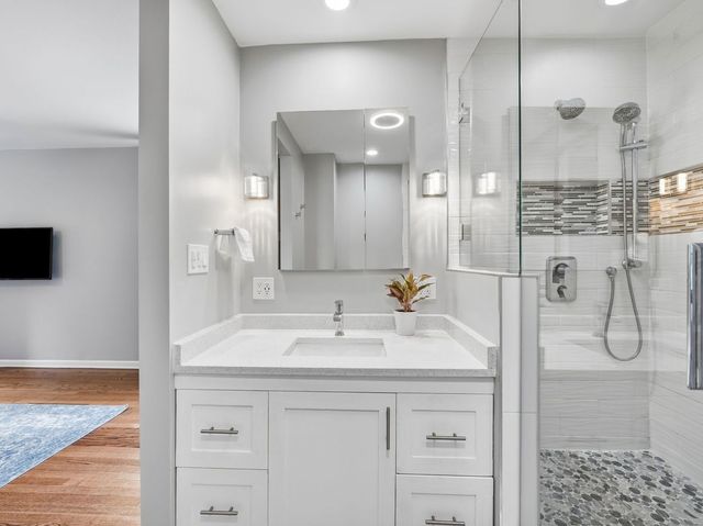 916 Stratford Lane, Downers Grove, IL 60516