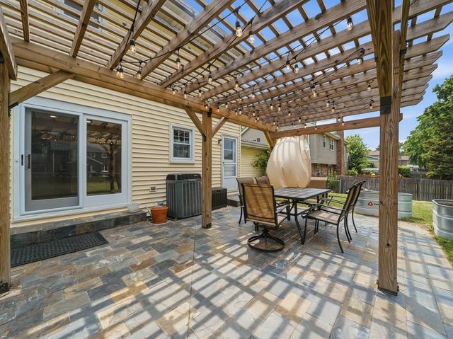 916 Stratford Lane, Downers Grove, IL 60516
