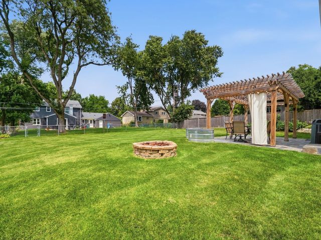 916 Stratford Lane, Downers Grove, IL 60516
