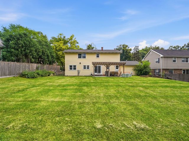 916 Stratford Lane, Downers Grove, IL 60516