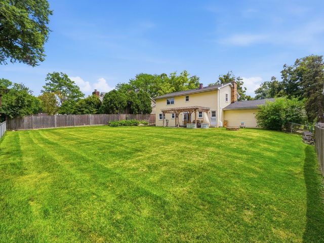 916 Stratford Lane, Downers Grove, IL 60516