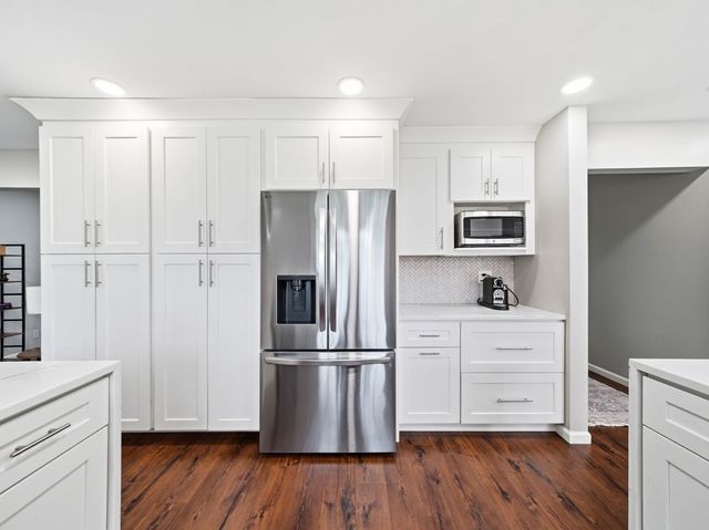 916 Stratford Lane, Downers Grove, IL 60516