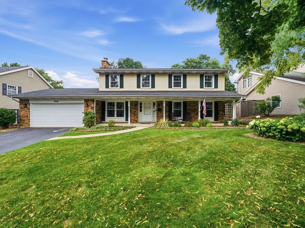 916 Stratford Lane, Downers Grove, IL 60516