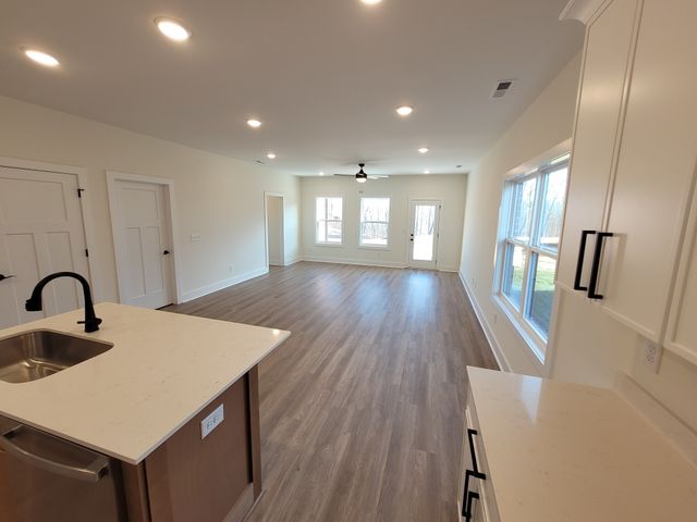 206 Sandalwood Way, Dickson, TN 37055