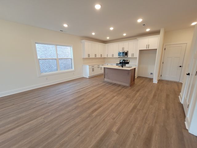 206 Sandalwood Way, Dickson, TN 37055