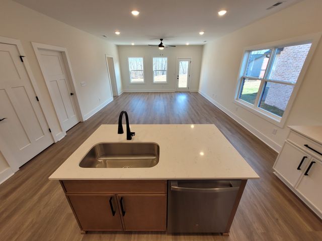 206 Sandalwood Way, Dickson, TN 37055