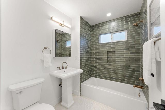 3549 Redwood St, San Diego, CA 92104