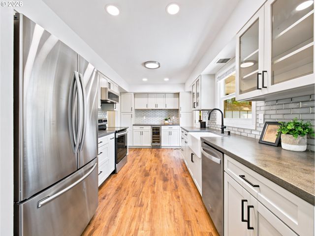 20310 Sw BOONES FERRY Rd, Tualatin, OR 97062