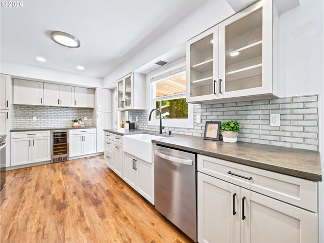 20310 Sw BOONES FERRY Rd, Tualatin, OR 97062