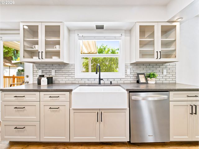 20310 Sw BOONES FERRY Rd, Tualatin, OR 97062