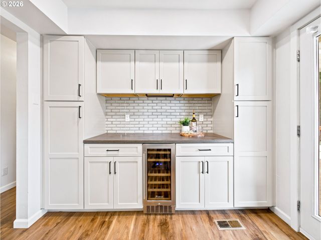 20310 Sw BOONES FERRY Rd, Tualatin, OR 97062
