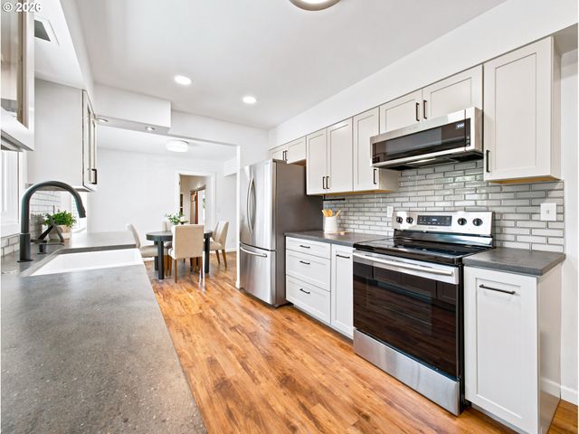 20310 Sw BOONES FERRY Rd, Tualatin, OR 97062