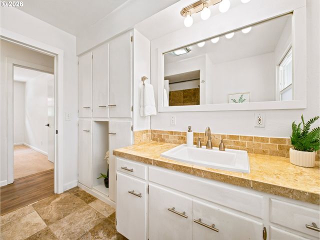 20310 Sw BOONES FERRY Rd, Tualatin, OR 97062