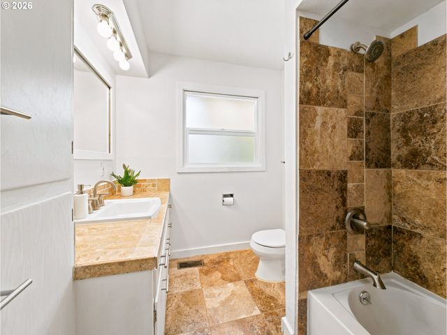 20310 Sw BOONES FERRY Rd, Tualatin, OR 97062