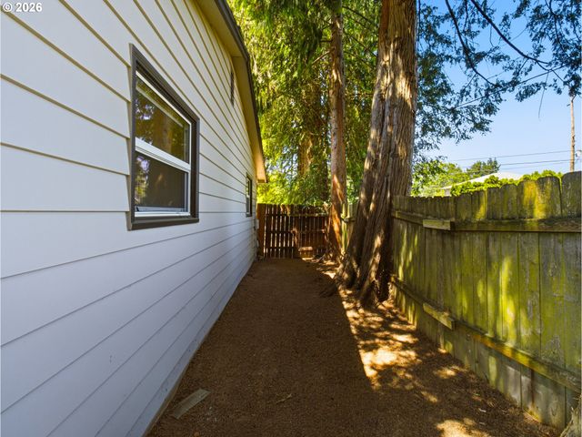20310 Sw BOONES FERRY Rd, Tualatin, OR 97062