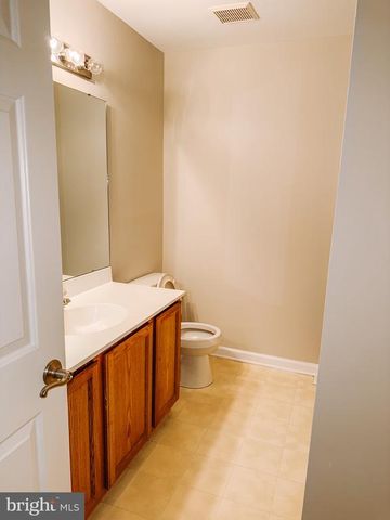 4704 TURNBERRY DR, Fredericksburg, VA 22408