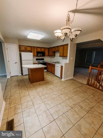 4704 TURNBERRY DR, Fredericksburg, VA 22408