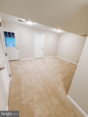 4704 TURNBERRY DR, Fredericksburg, VA 22408