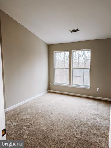 4704 TURNBERRY DR, Fredericksburg, VA 22408