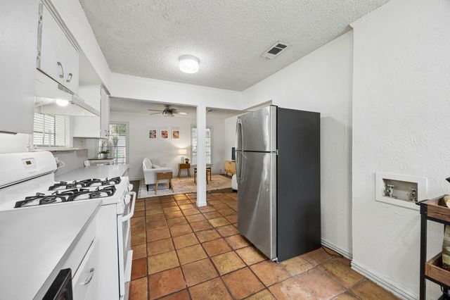 4821 Calmont Avenue, Fort Worth, TX 76107